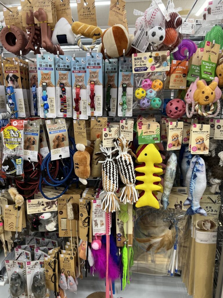 ダイソー　犬猫のおもちゃがたくさん